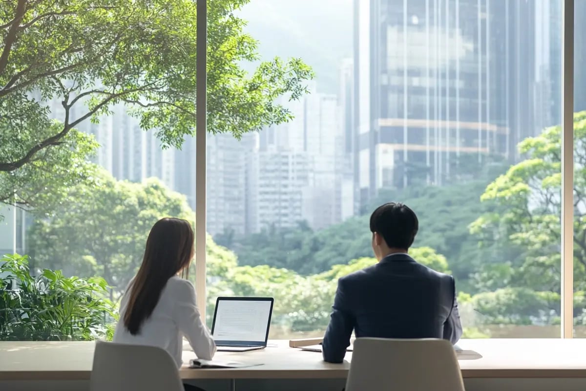 Hong Kong Emerges as a Key ESG Hub_A family office gathering in Hong Kong, overlooking the city skyline and lush greenery_visual 1